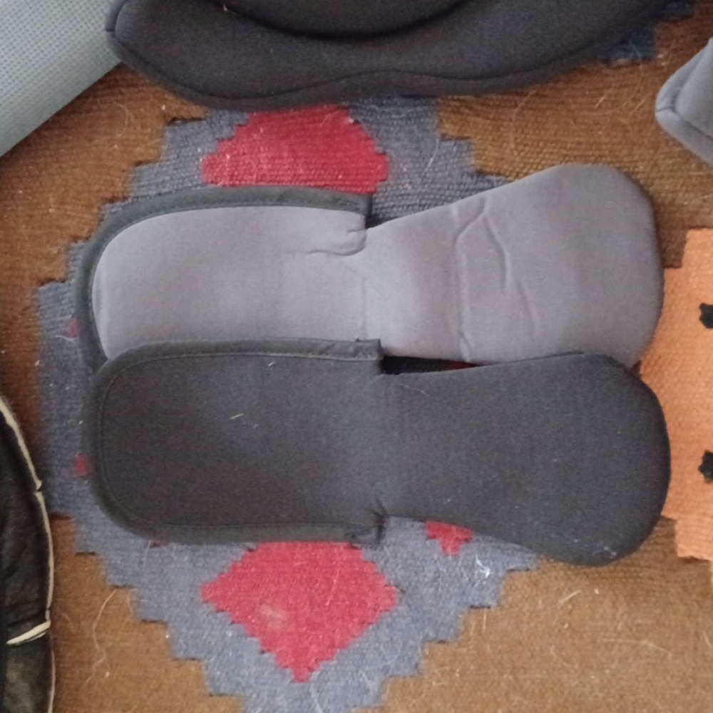 Chicco Black and Gray Car Seat Cover Set - Picture 4 of 7